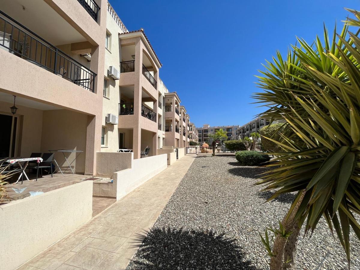 Royal Seacrest Residence Paphos Eksteriør billede