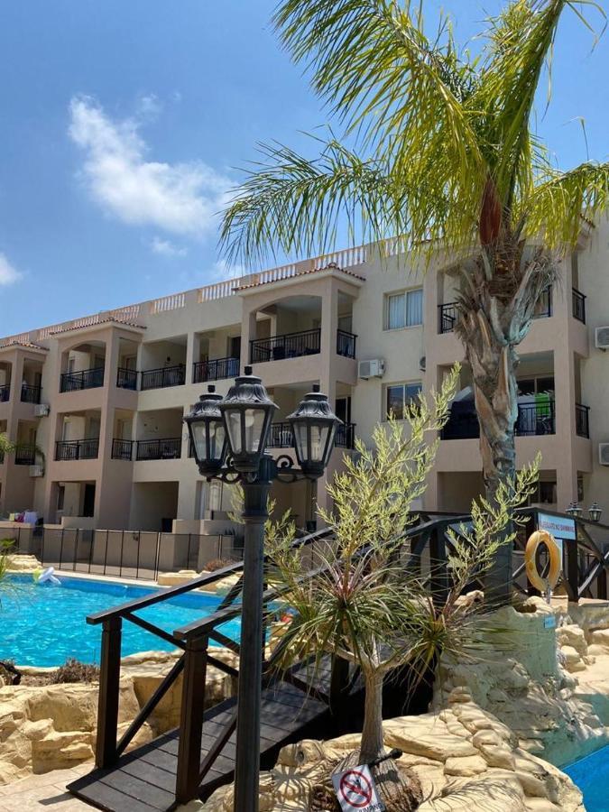 Royal Seacrest Residence Paphos Eksteriør billede